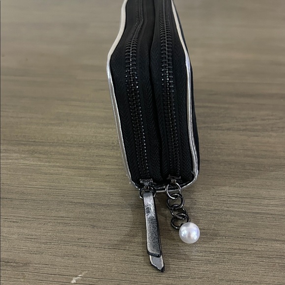Juicy Couture Black and Silver Zip Wallet String Of Pearls - Picture 5 of 8